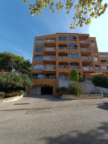 LA SEYNE SECTEUR PIN ROLLAND - A LOUER STUDIO MEUBLE AVEC BALCON ET VUE MER