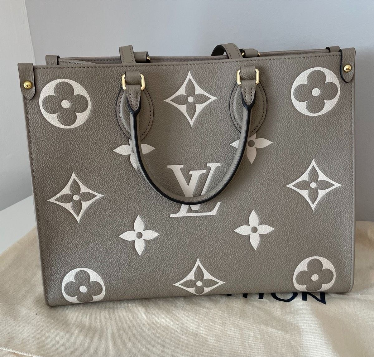 Sac Louis Vuitton OTG MM en très bon état