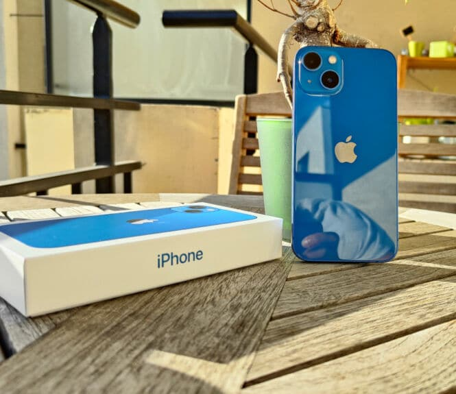 Téléphone portable iphone 13 Apple CE