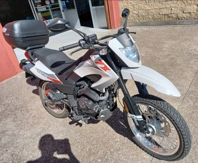 Motos