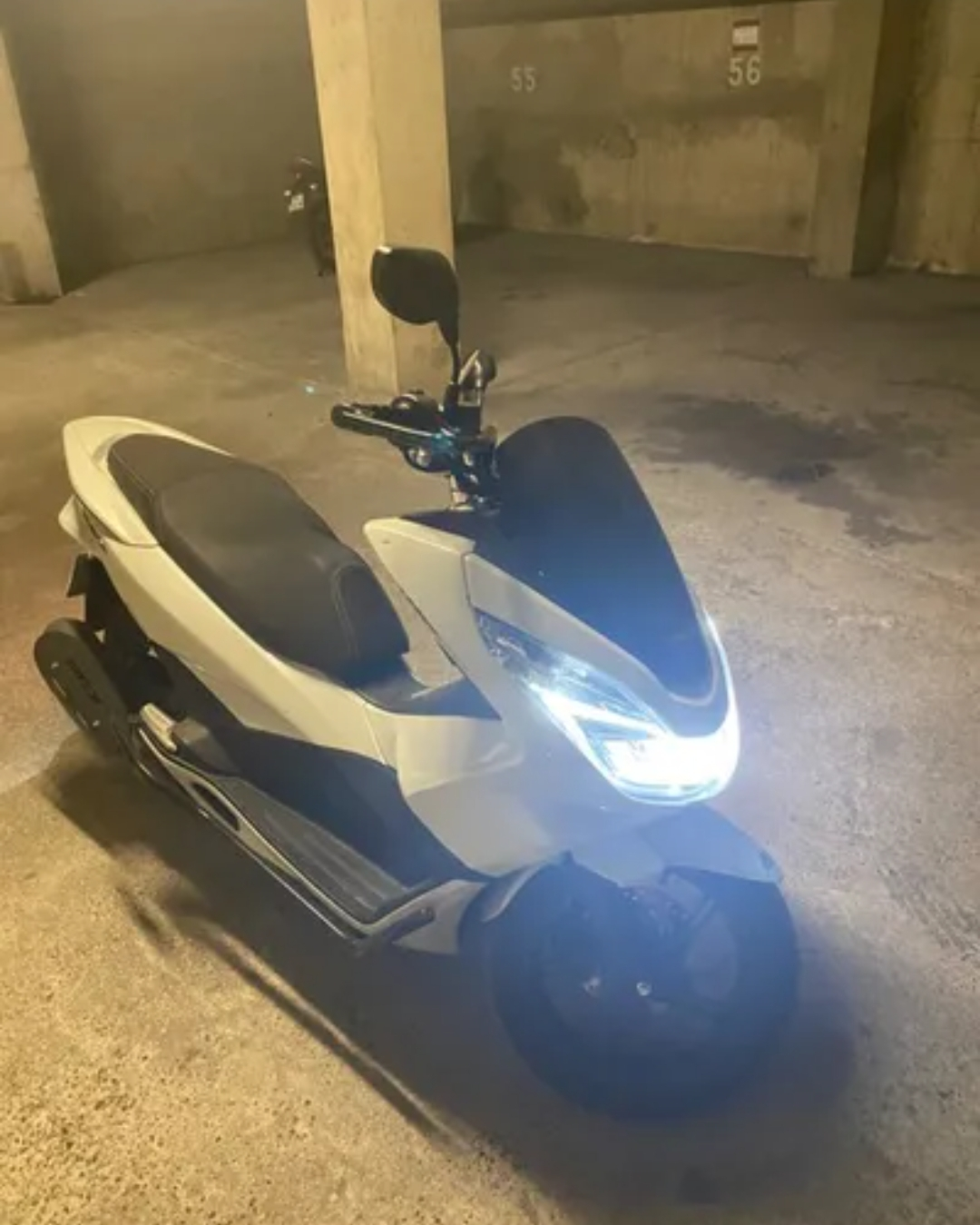 HONDA PCX 125 année 2016 couleur blanc 2270