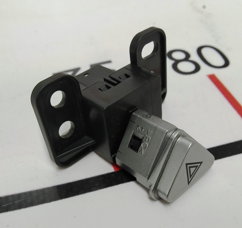 Bouton de signal d'urgence Tesla  6008905-00-C