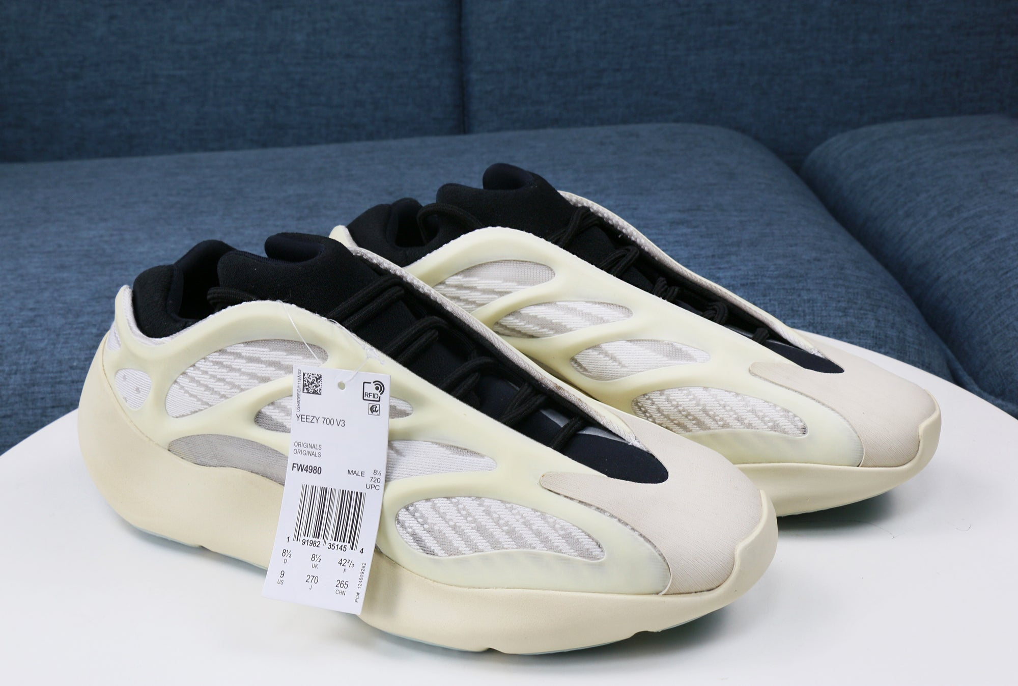 🇨🇵 YEEZY 700 V3🇨🇵