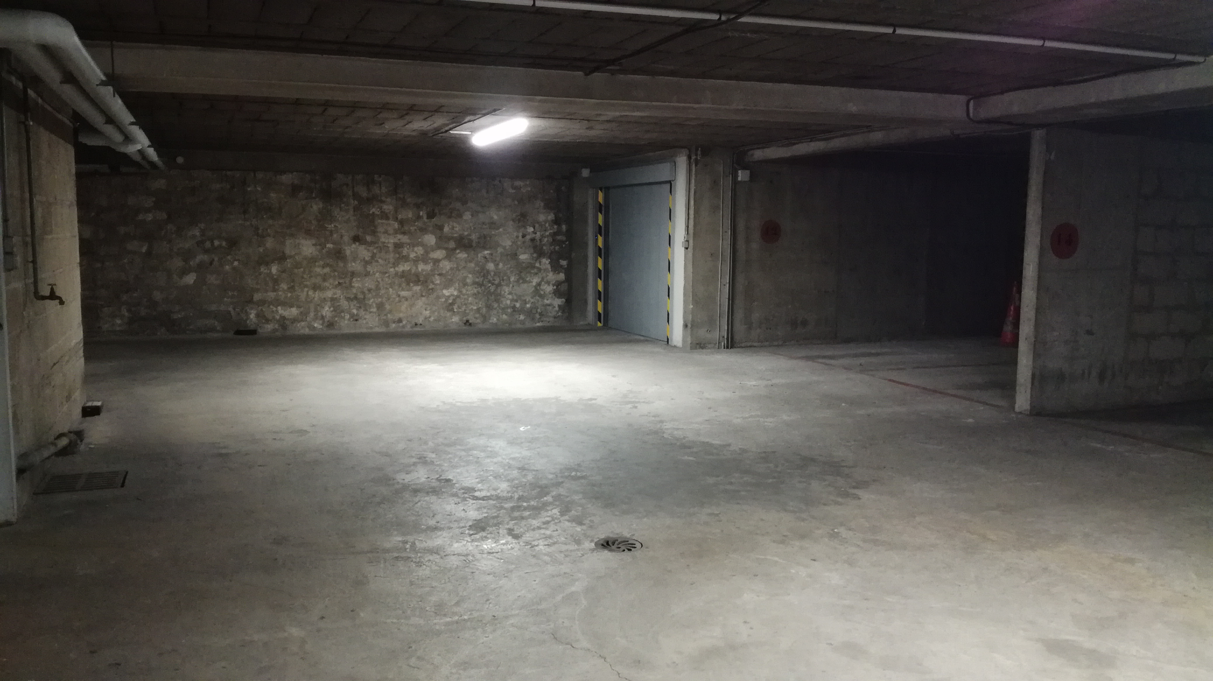 Place parking 750 14ème - Miniature 2