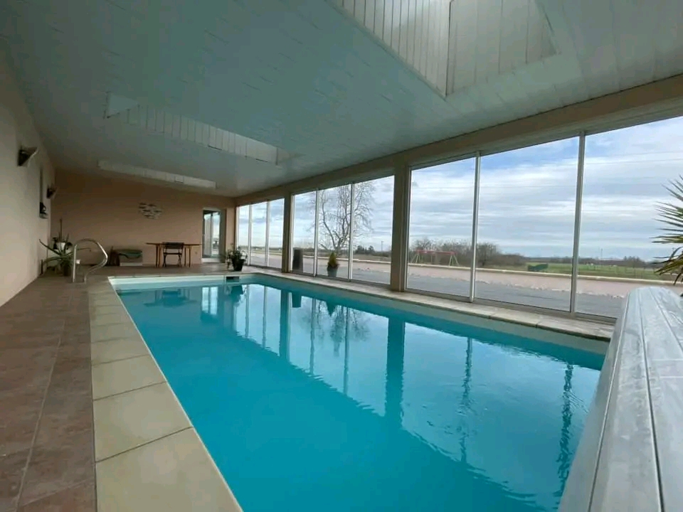 Loue maison avec piscine intérieure chauffee