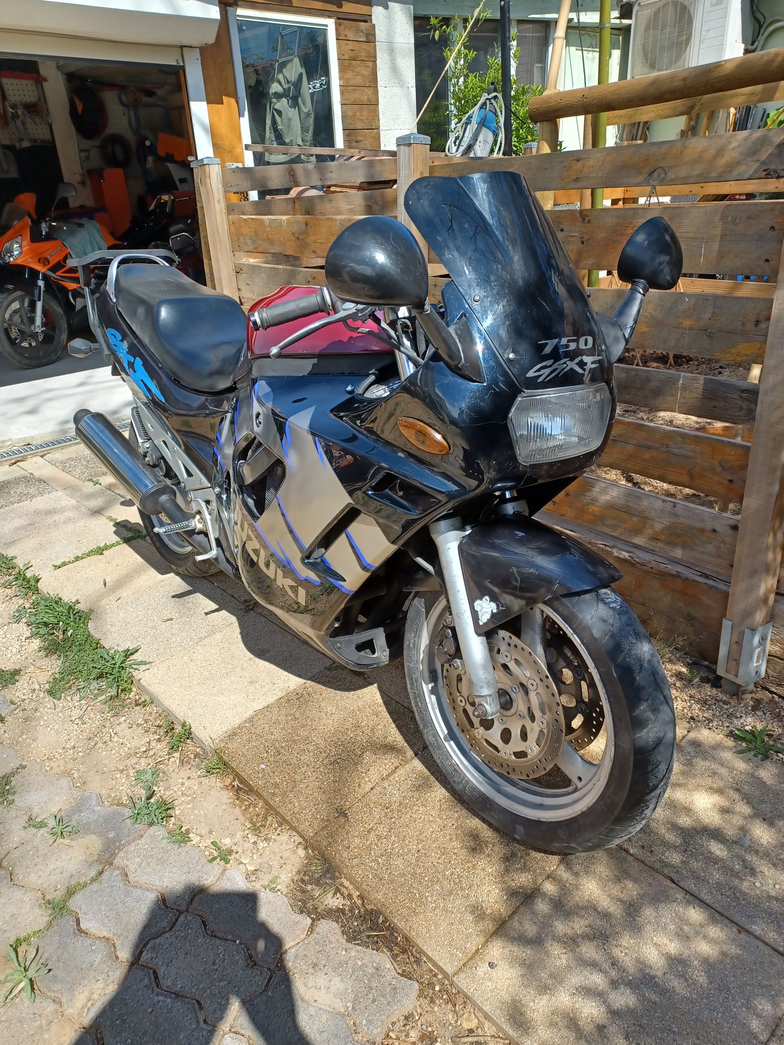 Suzuki 750 GSXF à vendre - Miniature 2
