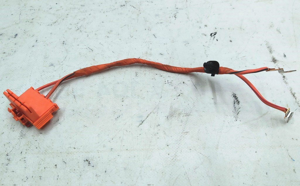 Fil haute tension 240V du contacteur de charge de la batterie
1092739-00-E