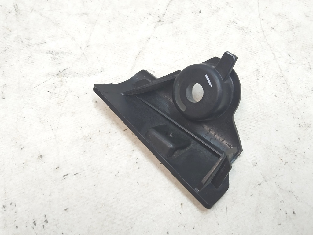 Support de montage droit pour lame à œillet Tesla Model 3
1559791-00-A