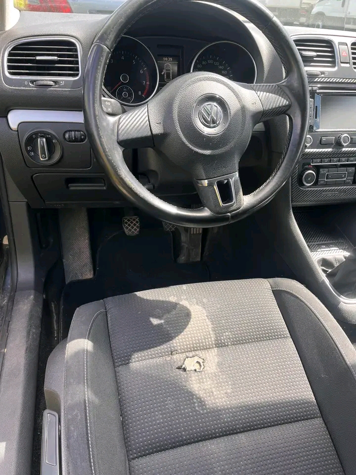 Volkswagen golf 2011 - Miniature 2