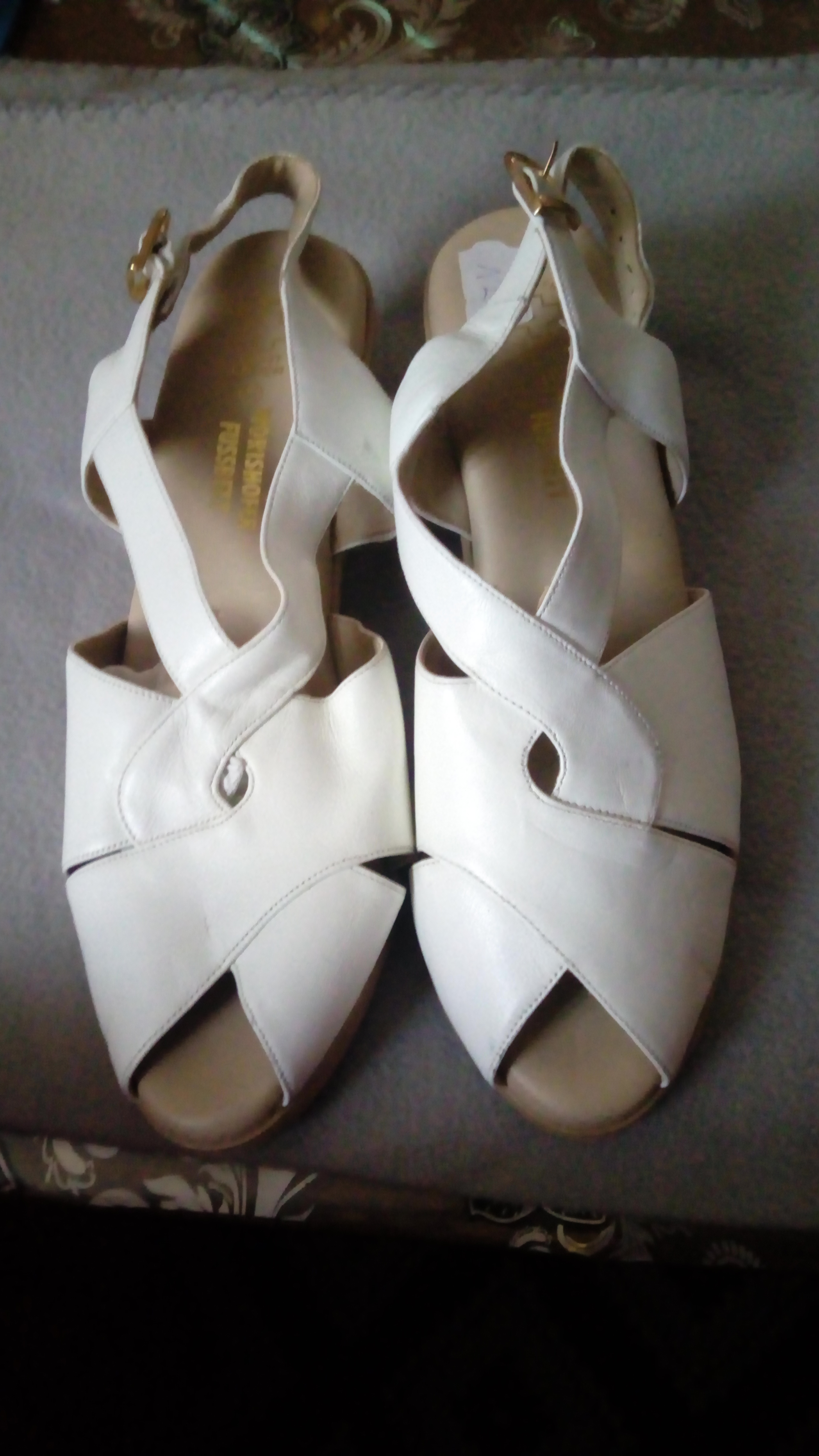 Sandale toute en cuir taille 41