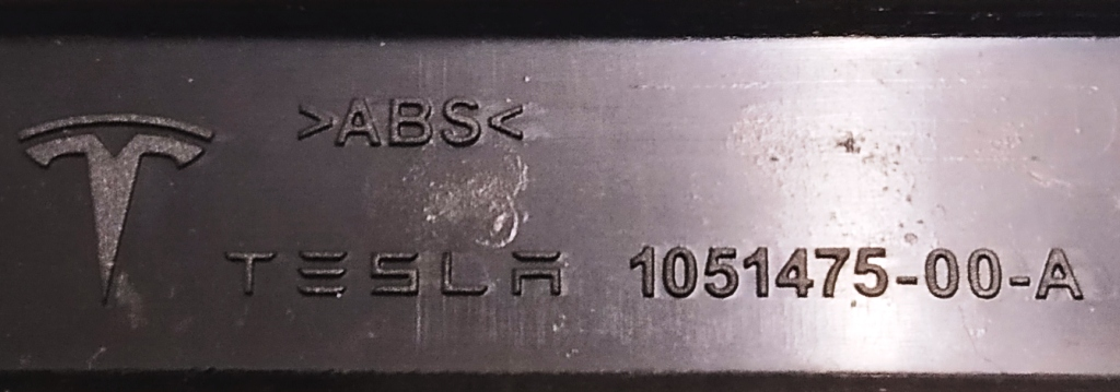 Couvercle coulissant de siège arrière gauche Tesla  1051475-00-A