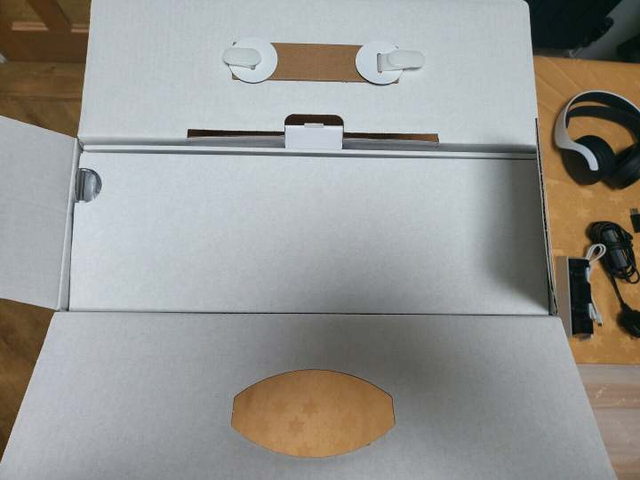 Je mets en vente ma ps5 en très bon état toujours neuve.