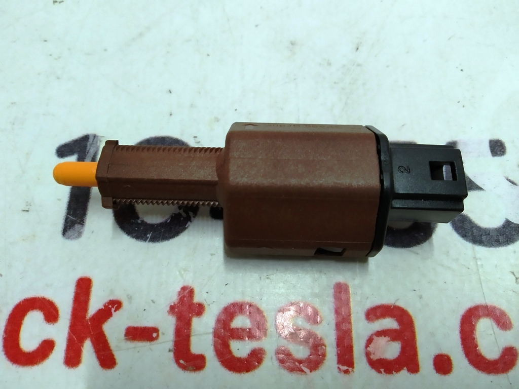 Interrupteur de feu stop (grenouille) Tesla modèle 3 Tesla modèle Y
1044681-00-B