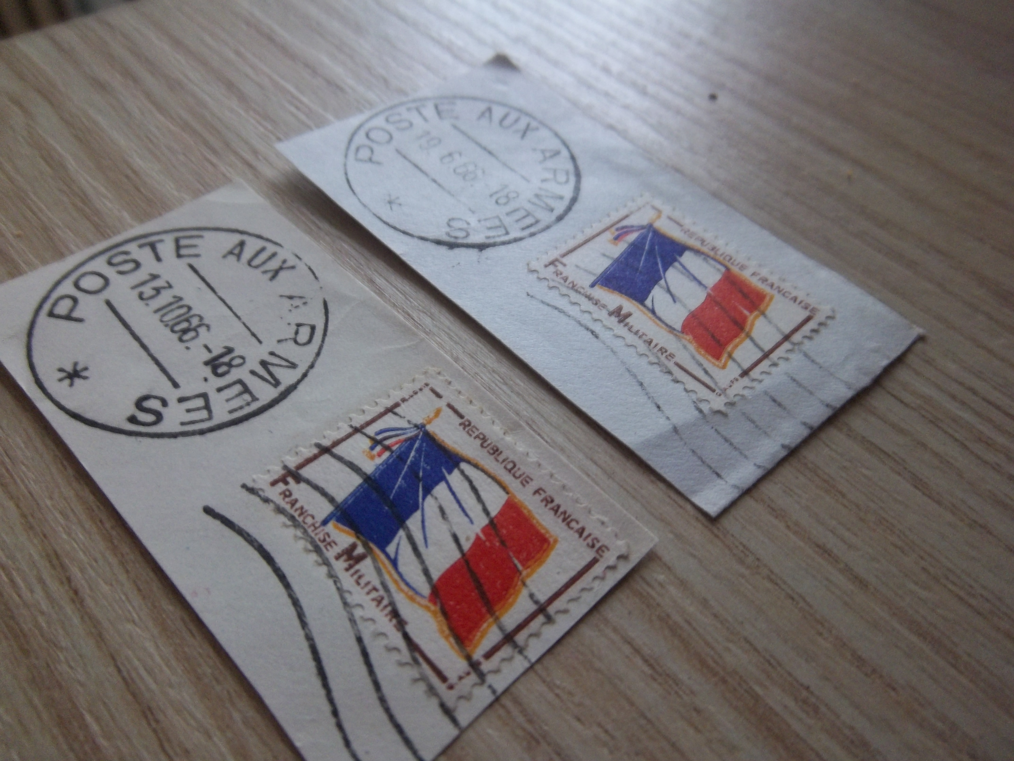 Lot de 2 timbres franchise militaire France 1966