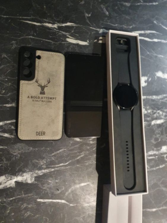 Samsung Galaxy S22 + la montre watch 4 Samsung