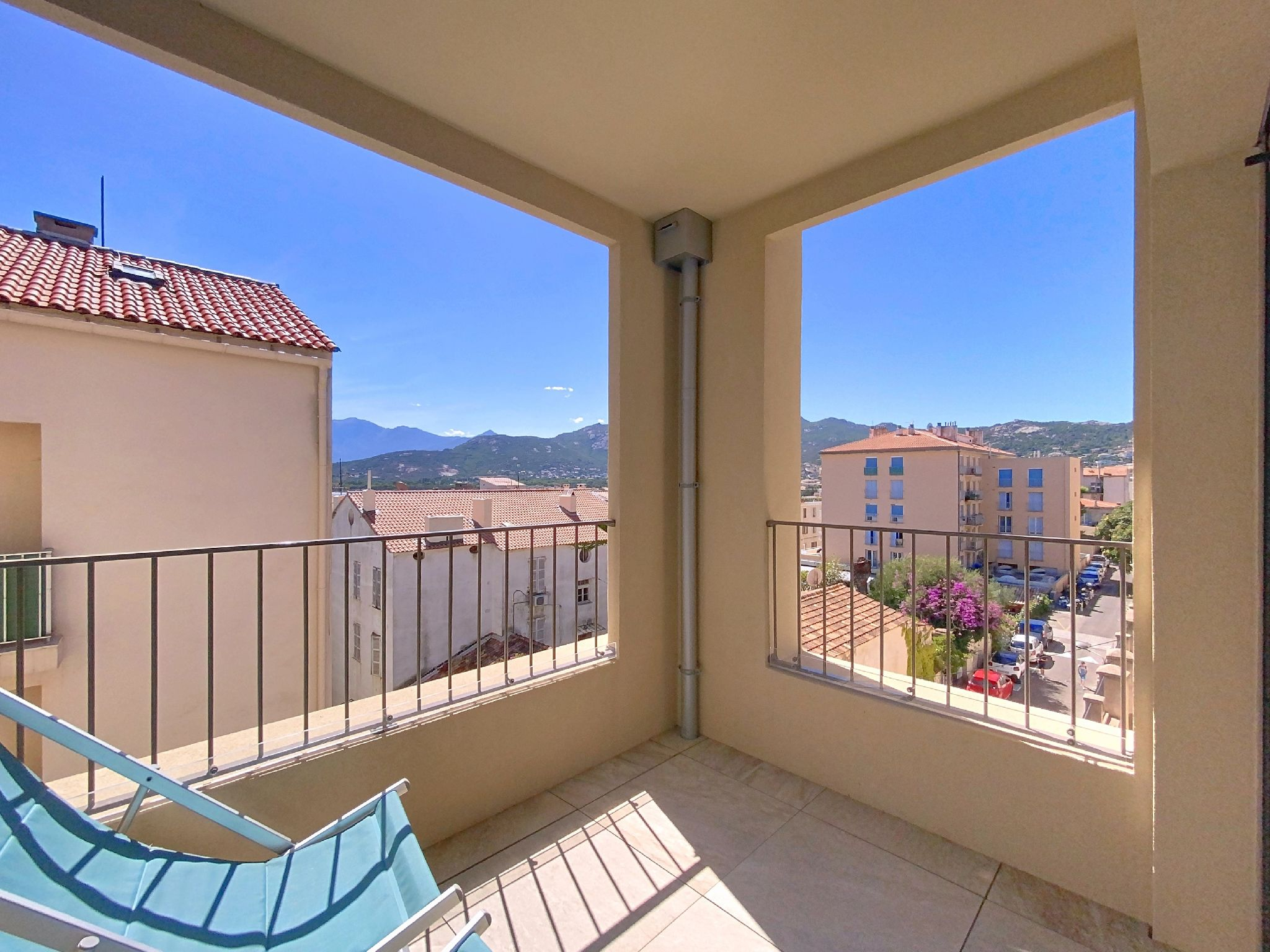 Superbe T3 situé au coeur du centre-ville de Calvi L03 - Miniature 8