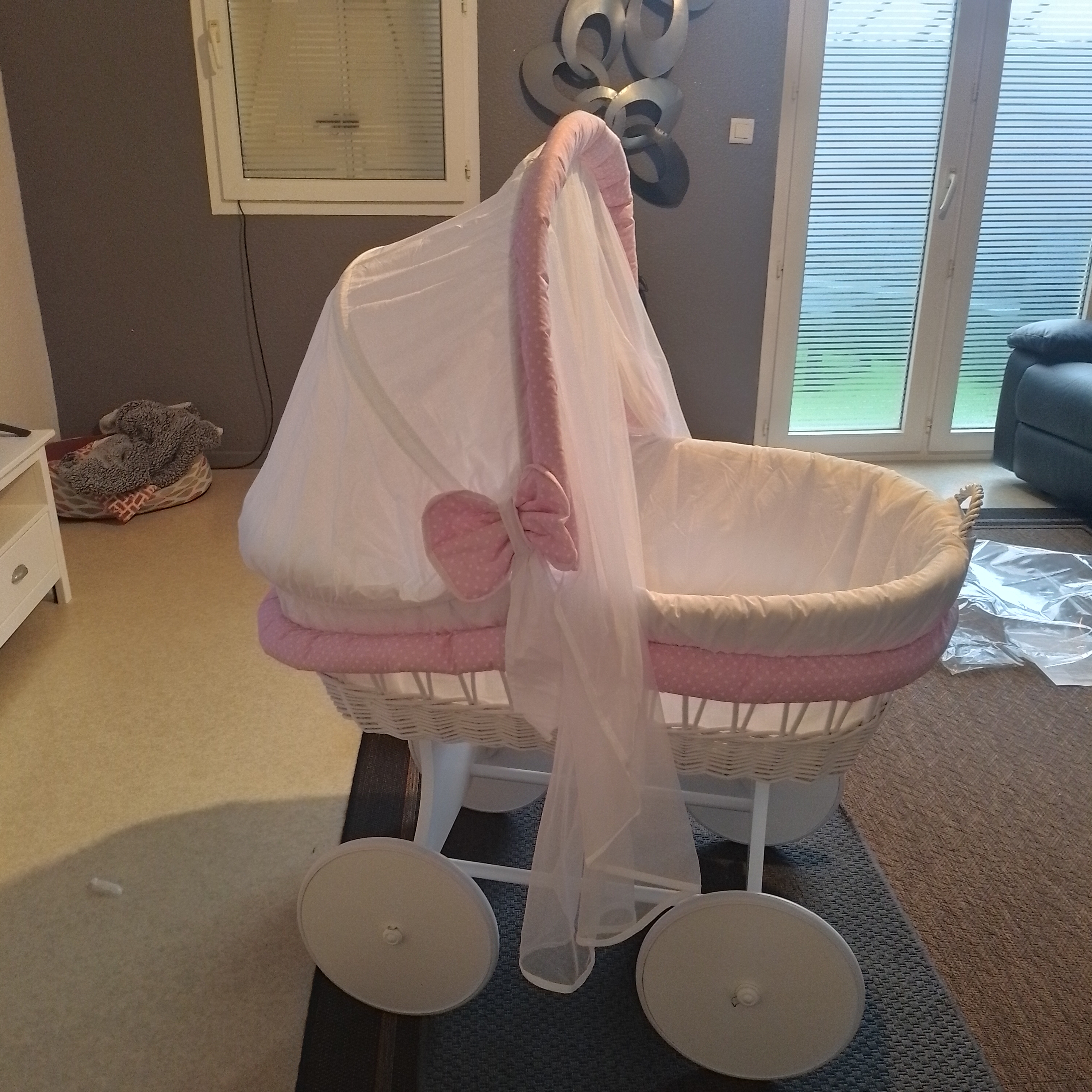 Lit bébé rose à vendre