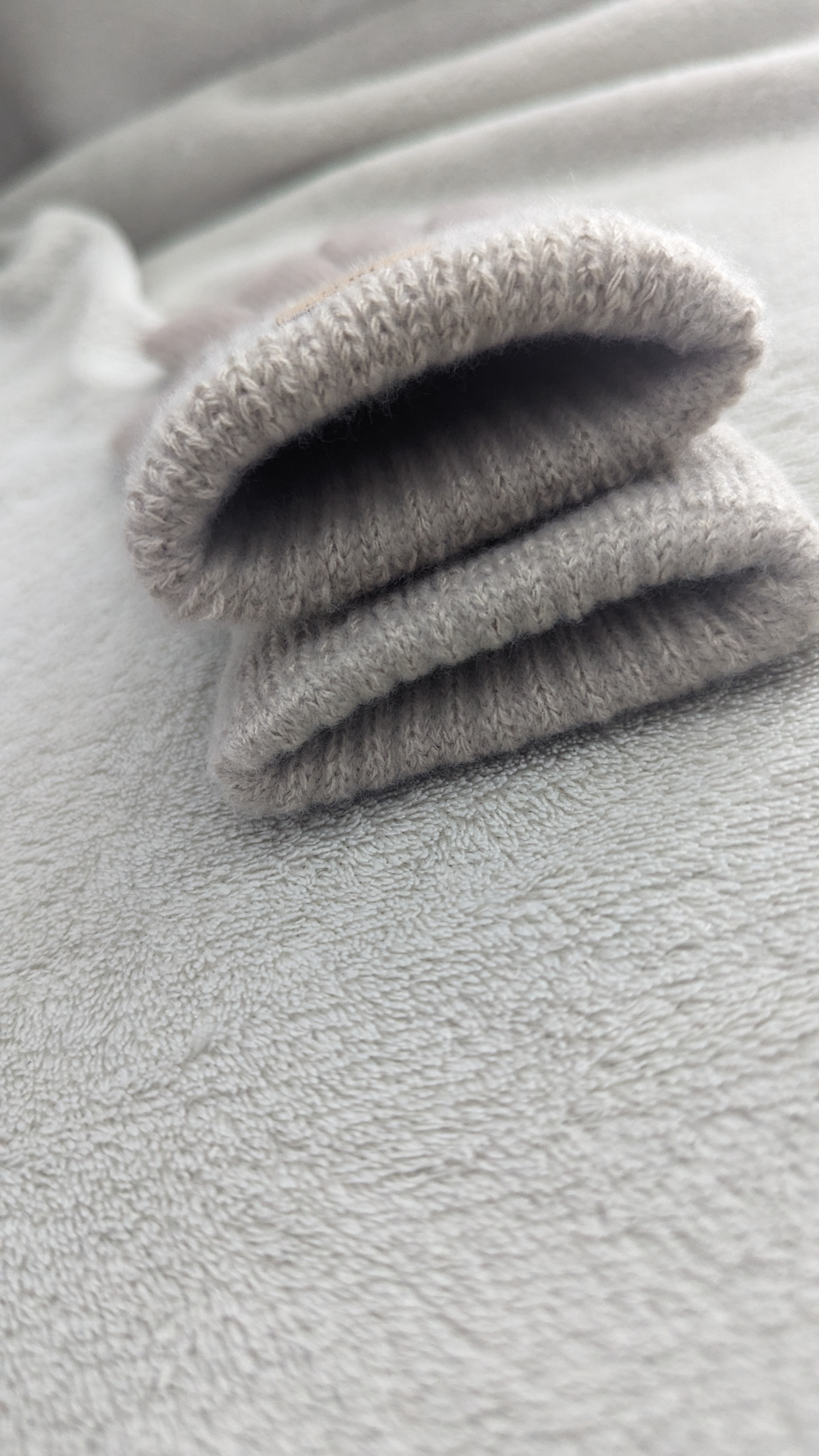 un pack de l'hiver pour femme (bonnet+gants+cach oreille) - Miniature 2
