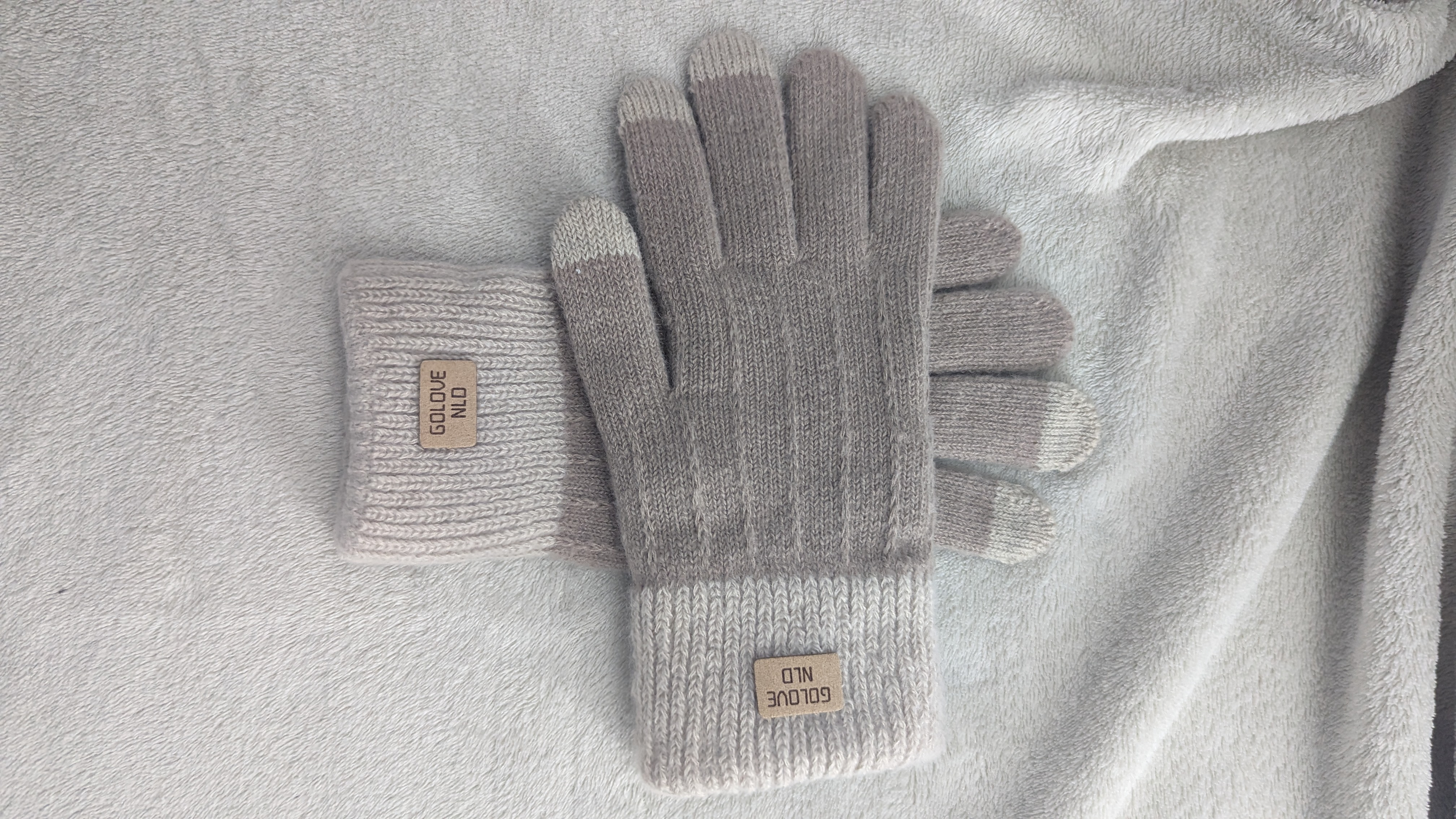 un pack de l'hiver pour femme (bonnet+gants+cach oreille) - Miniature 9