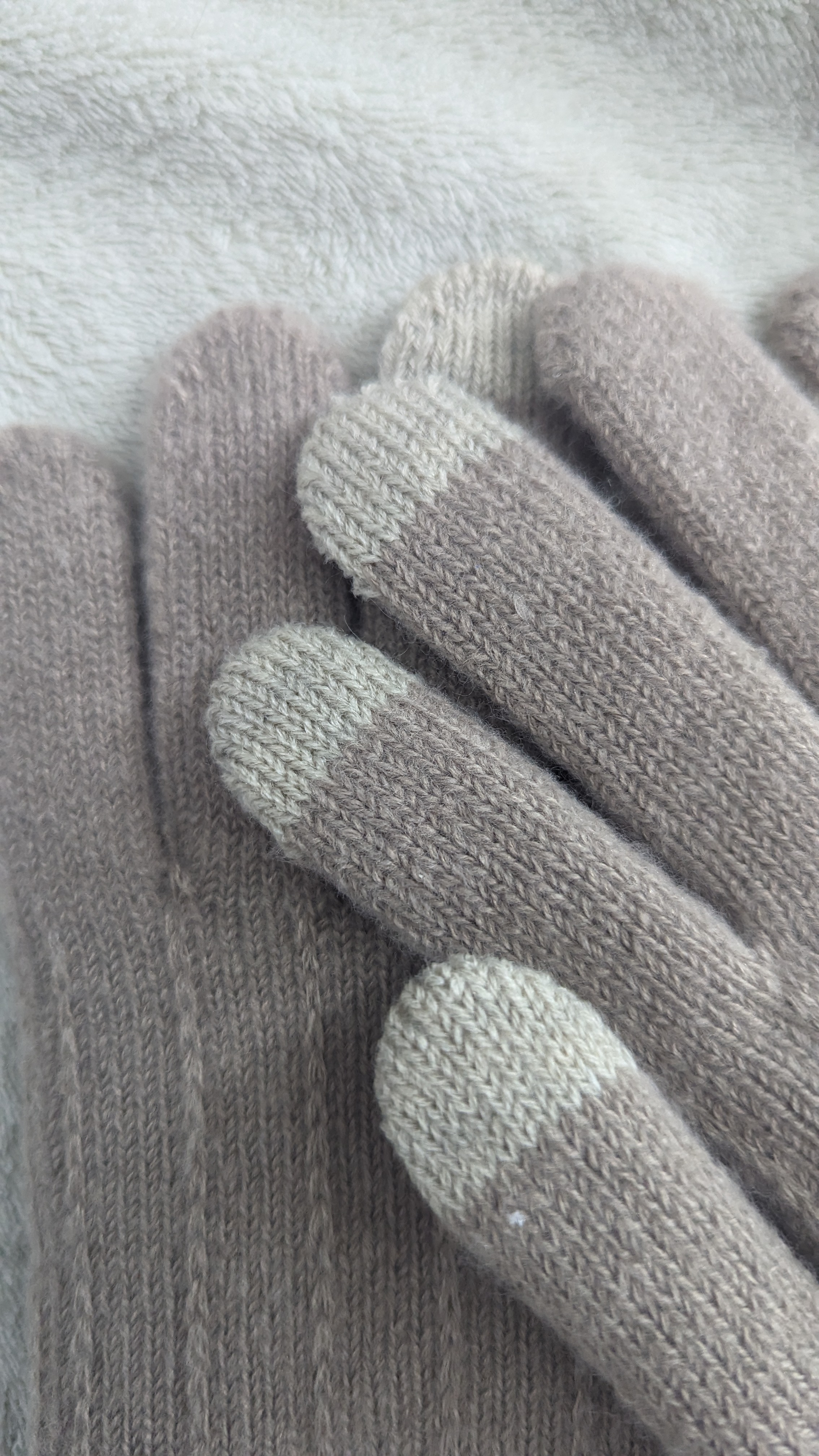 un pack de l'hiver pour femme (bonnet+gants+cach oreille) - Miniature 3