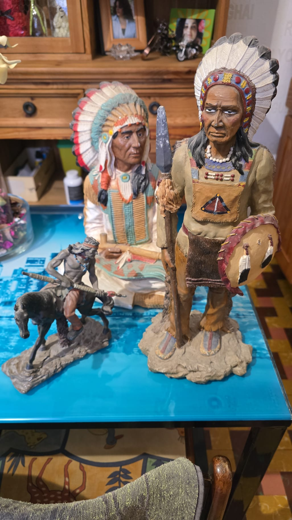 Statues en plâtre d'Amérindiens