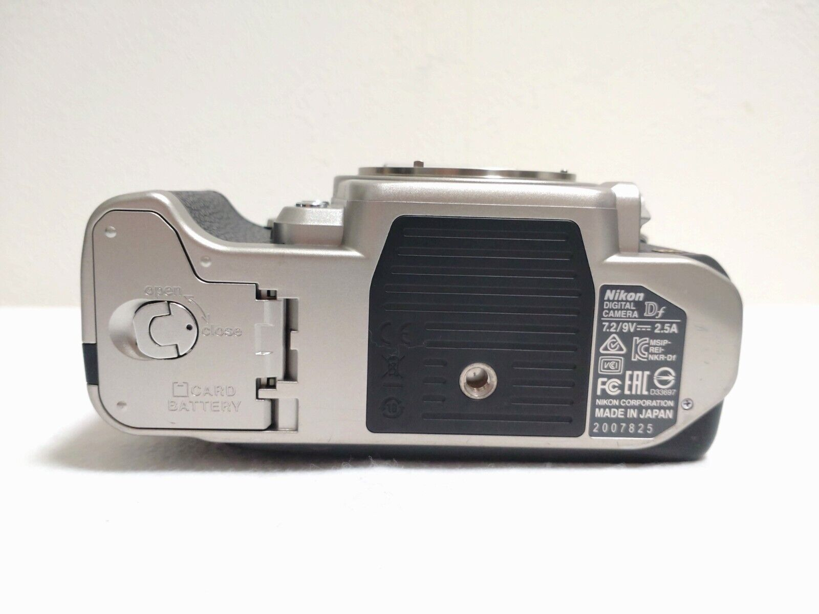 Nikon Df 16.2MP Appareil Photo Numérique Corps Argent Seulement 3343 Clique