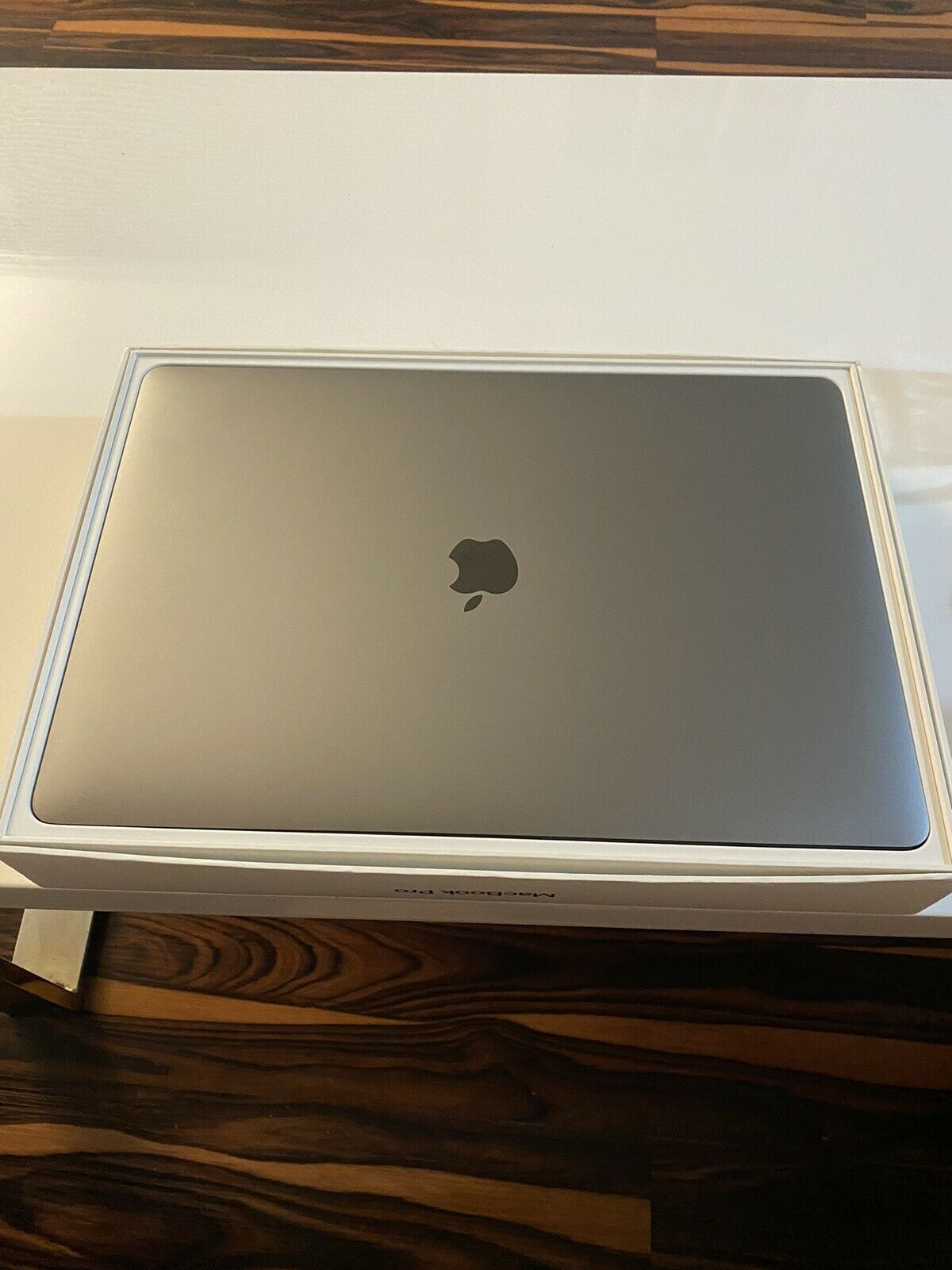 Apple 2017 Macbook Pro Retina Touch Bar 15 2.9GHz I7 512GB SSD 16GB MPTT2LLA