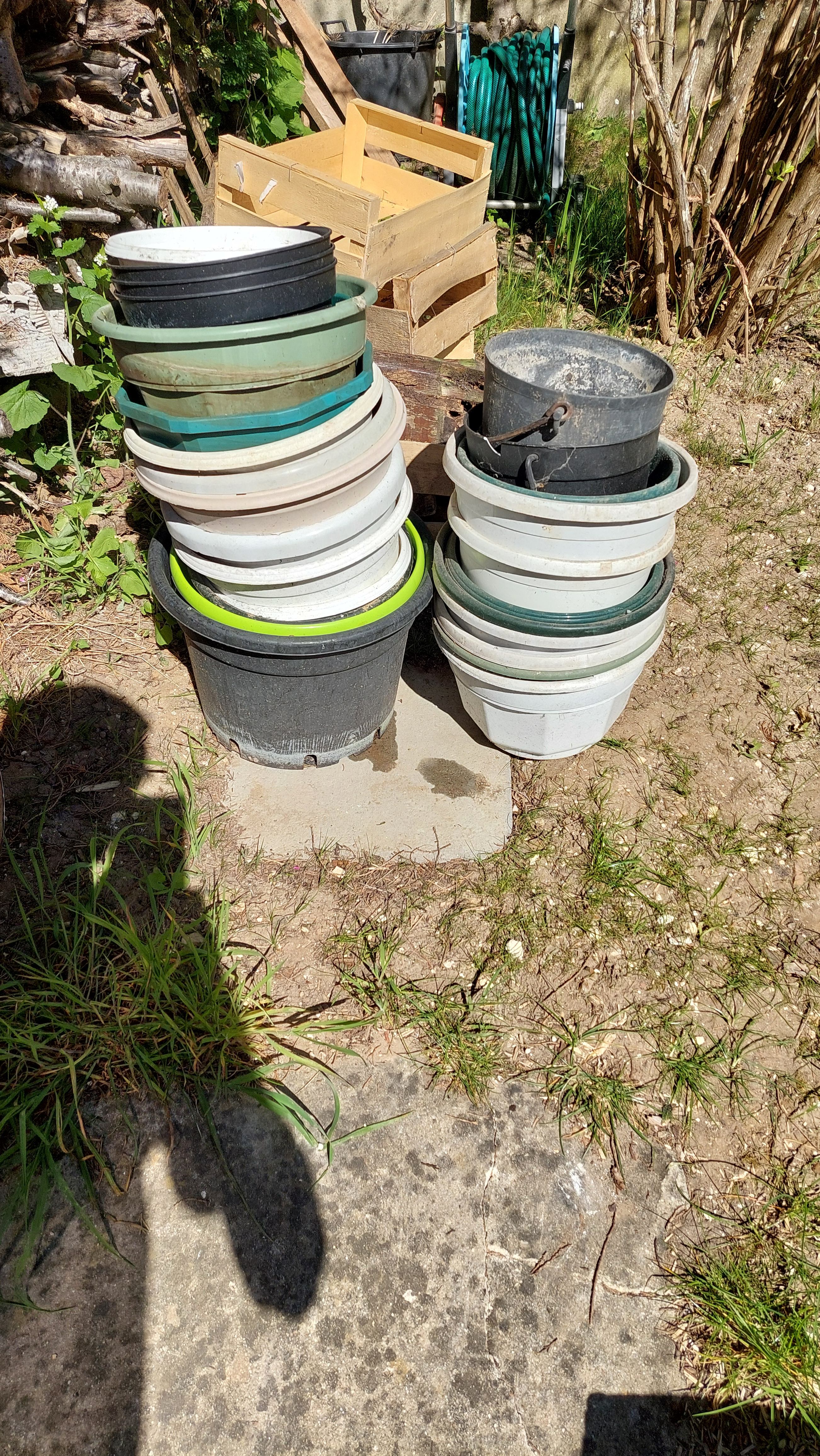 Vente de pots de fleurs en plastique