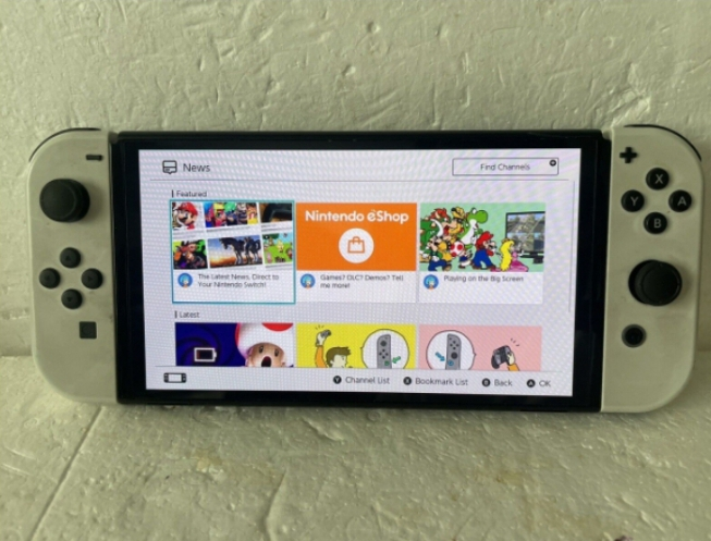 Nintendo Switch très bon état - Miniature 2