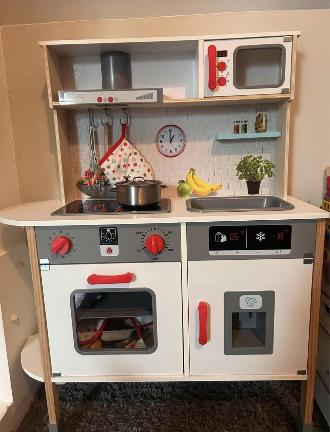 belle dinette en bois, d'un atelier pâtisserie, d'une cuisine
d’extérieur - Miniature 2