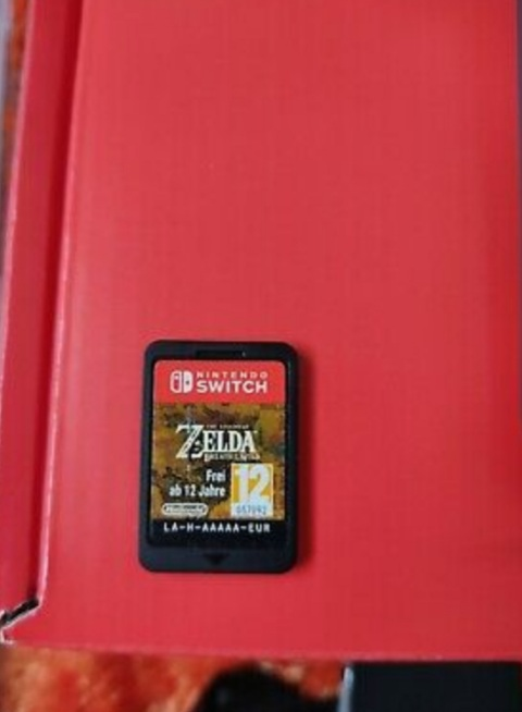 Nintendo switch + 5 jeux. Matche parfaitement quelques rayures a l'arrière  mais rien de méchant ! - Miniature 3