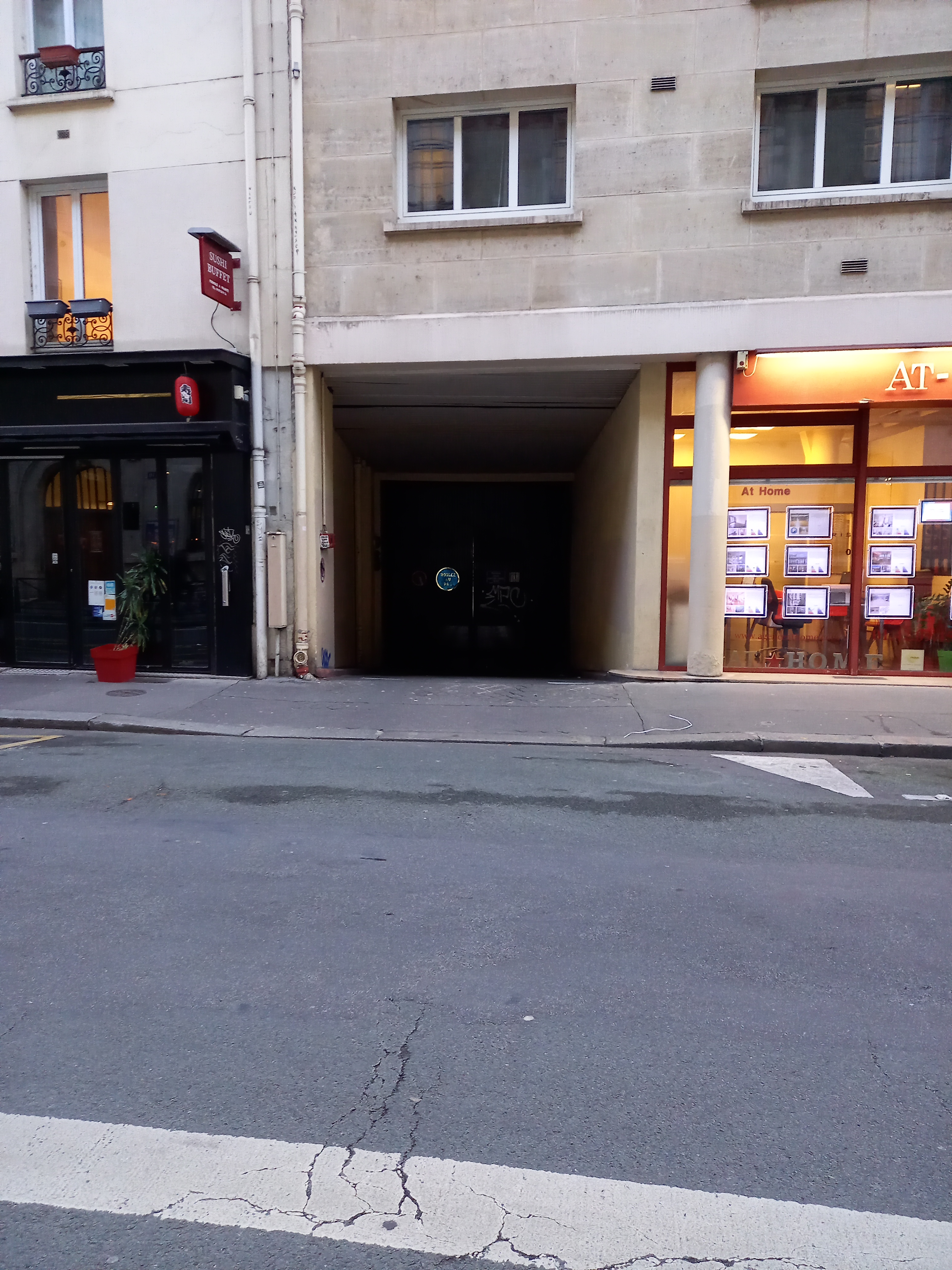 Location box et place parking à Paris 10ème et 14ème - Miniature 2