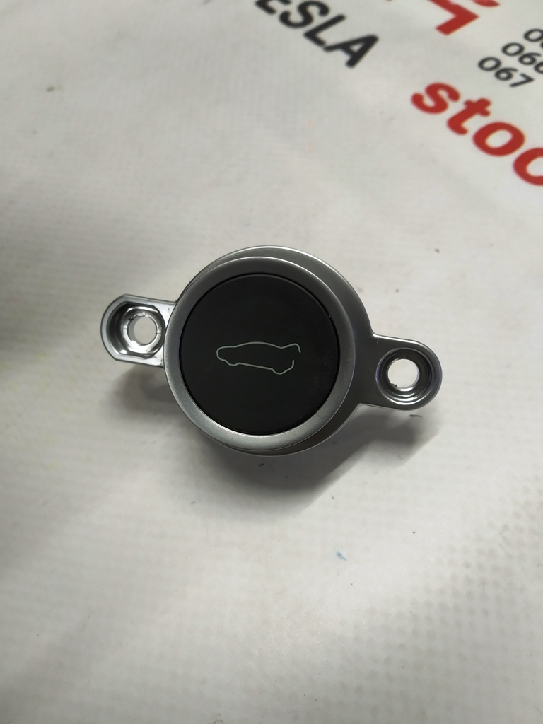 Bouton de fermeture du couvercle de coffre Tesla 1042629-00-C