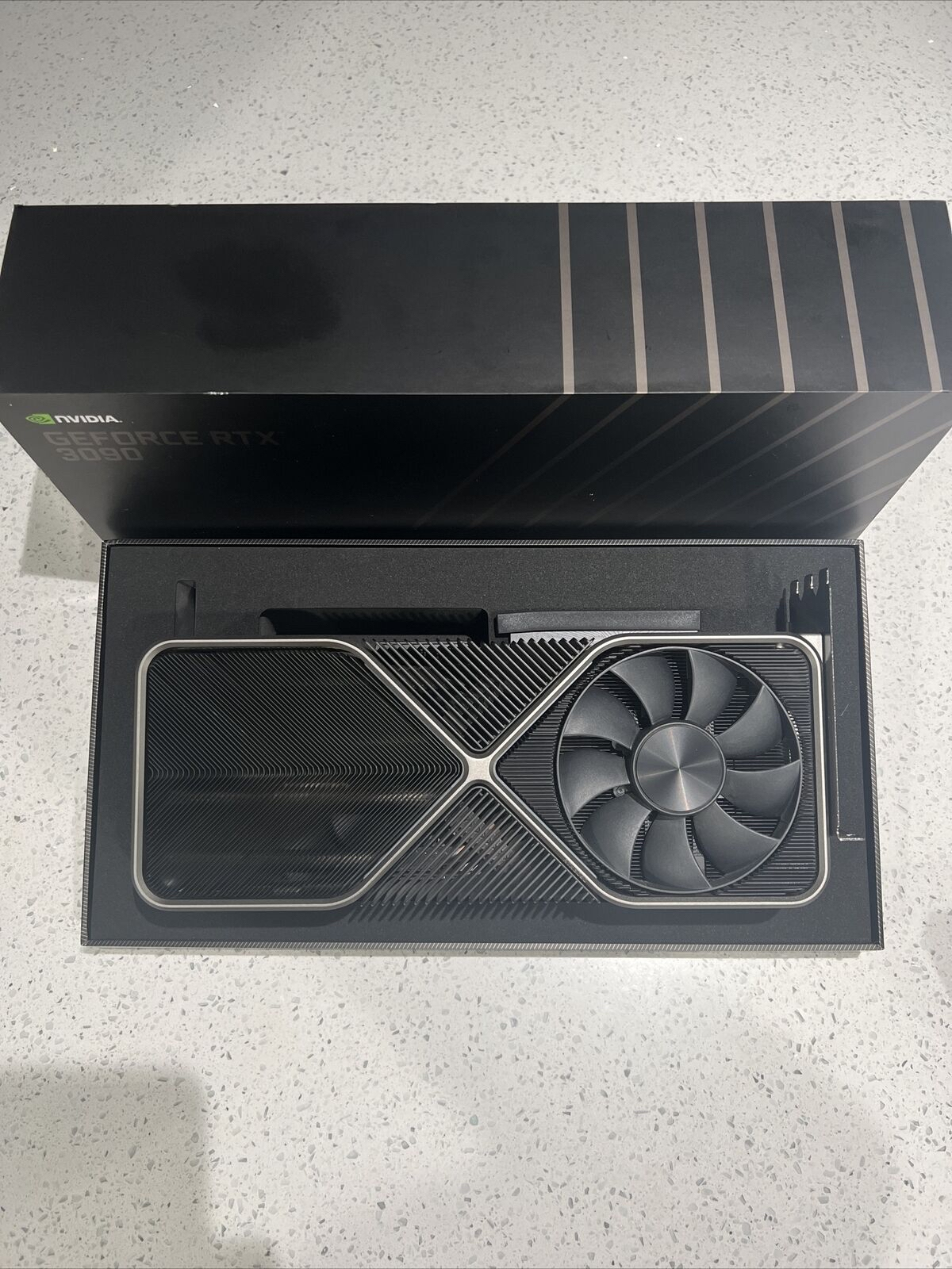 Carte graphique NVIDIA GeForce RTX 3090 Founders Edition 24 Go GDDR6 - Miniature 5
