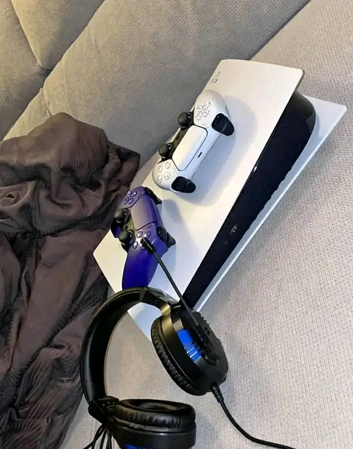 Ps5 à vendre sans aucun problème - Miniature 3