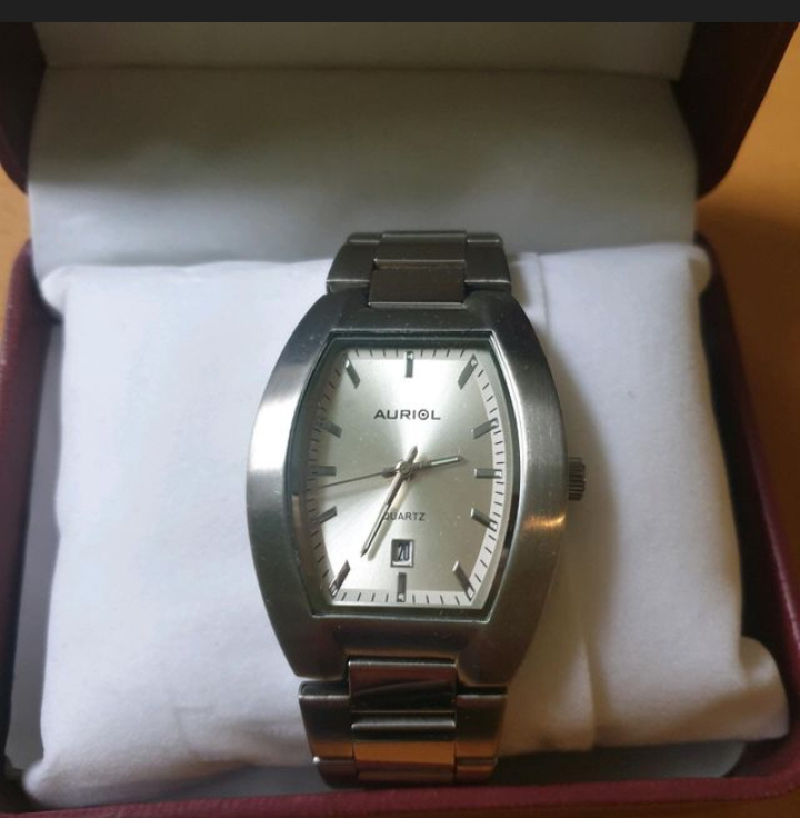 Montre disponible