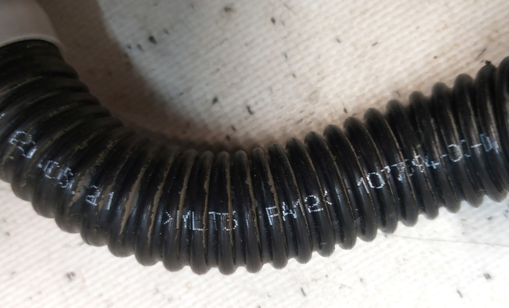 Tuyau du système de refroidissement de l'inverseur arrière modèle Y
1077594-00-D
