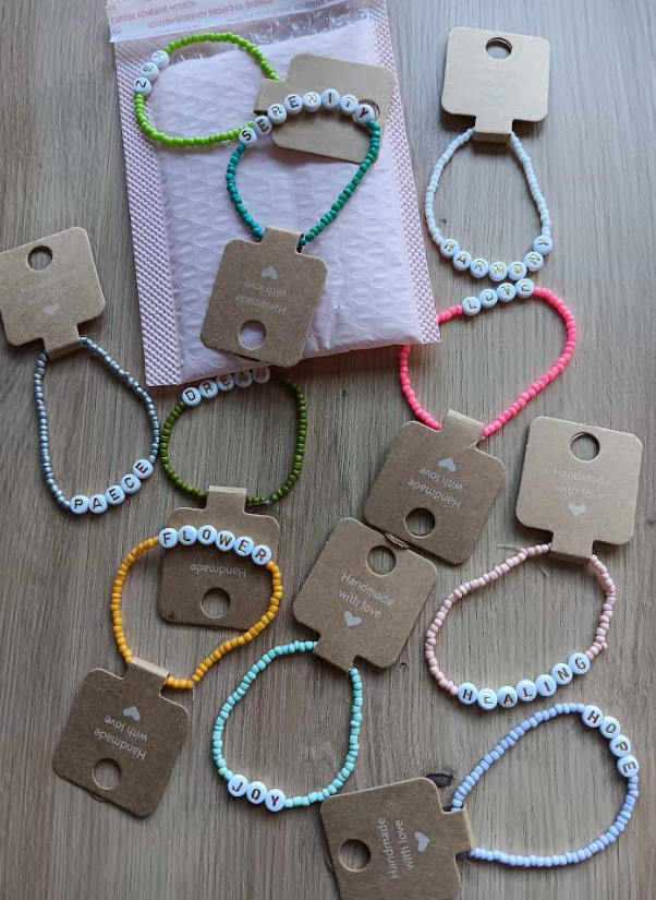 Lot 10 Bracelet avec mot fait main avec des perles fines de 3 mm,