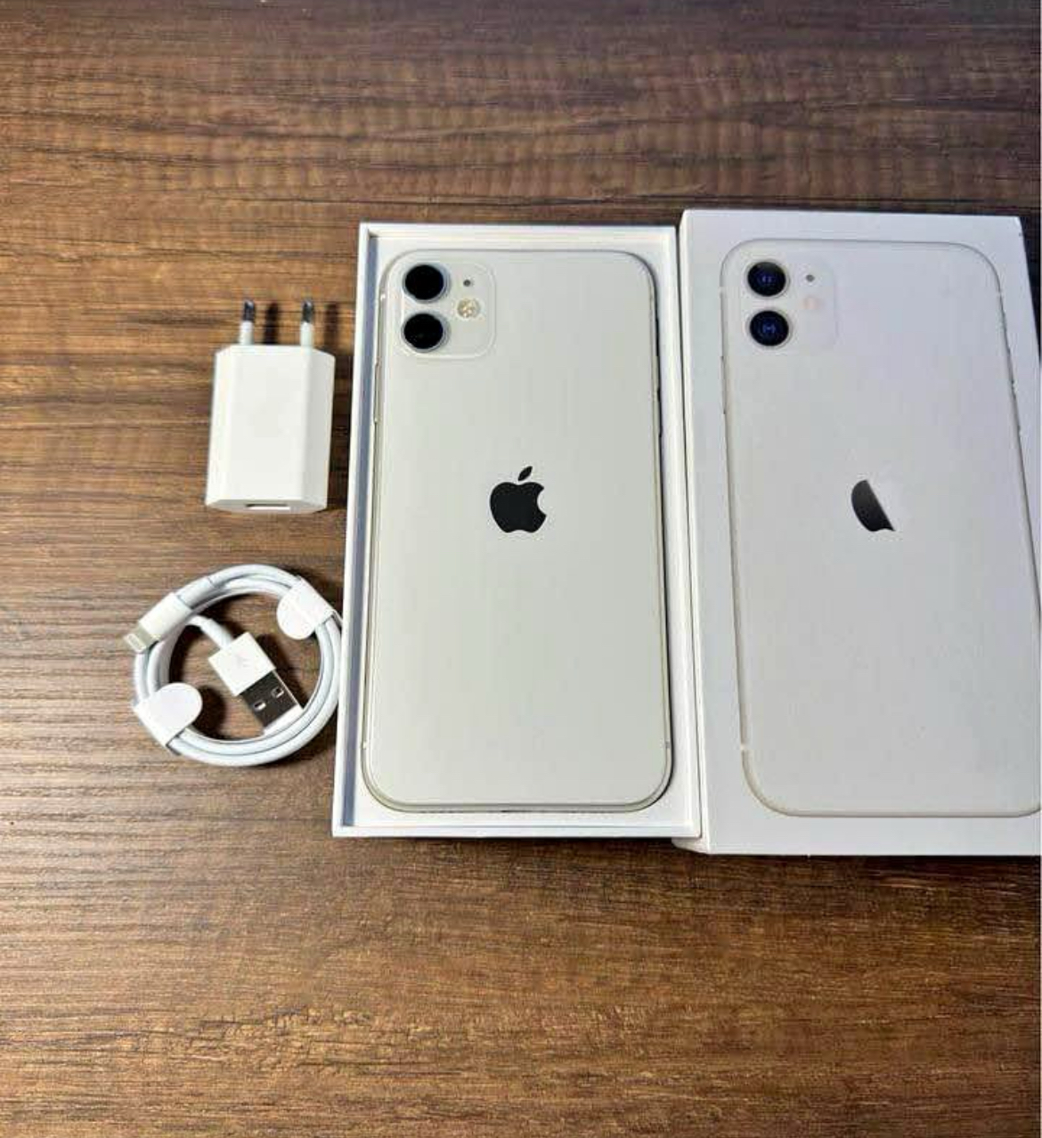 iPhone 11 white avec boîte et accessoires