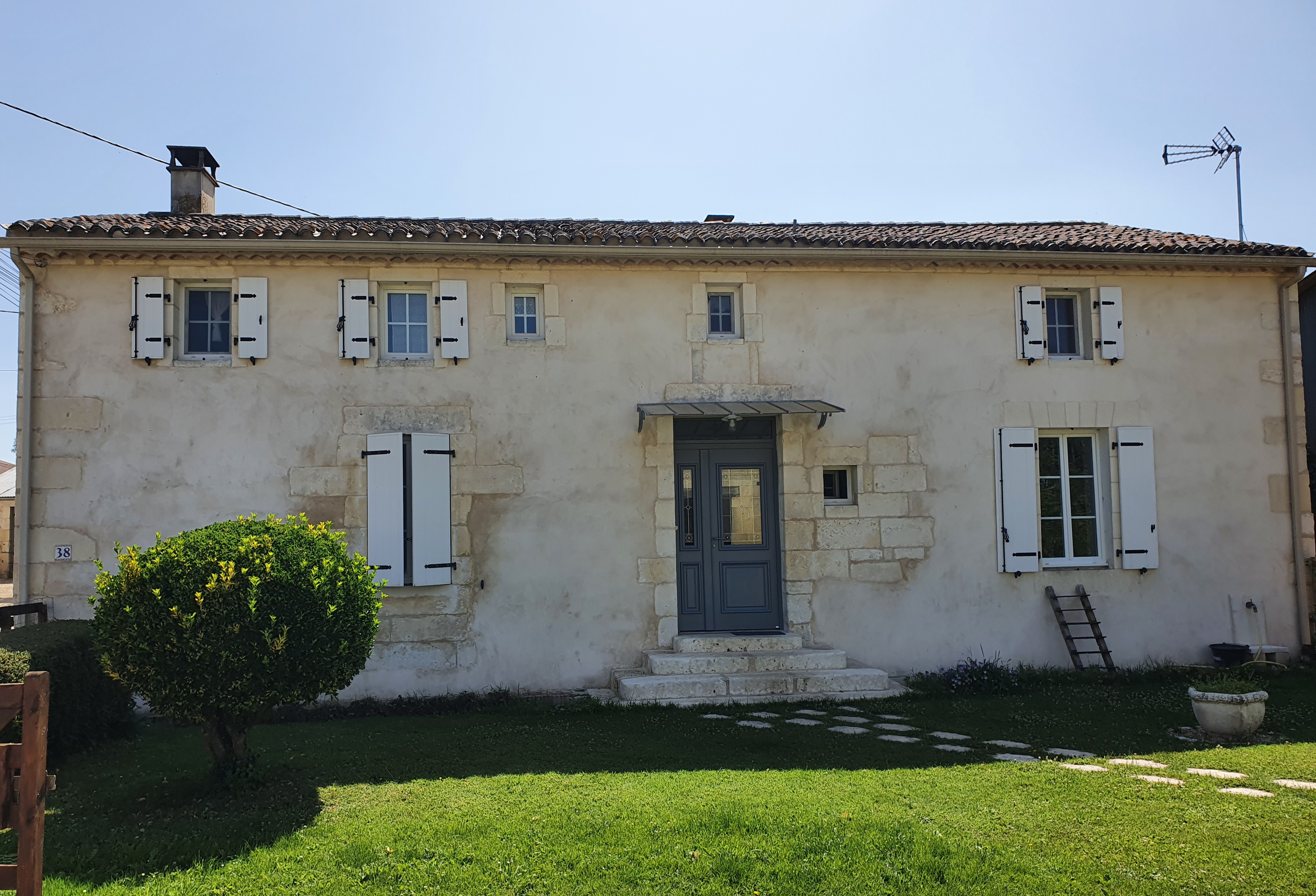 Recherche femme de ménage - 2h/semaine proche Saintes