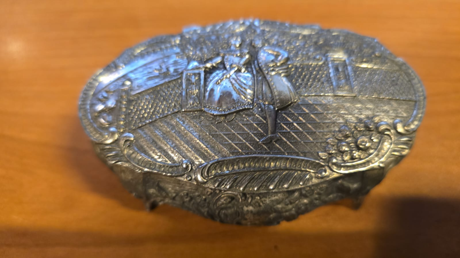 Vendre une magnifique boîte à bijoux en métal