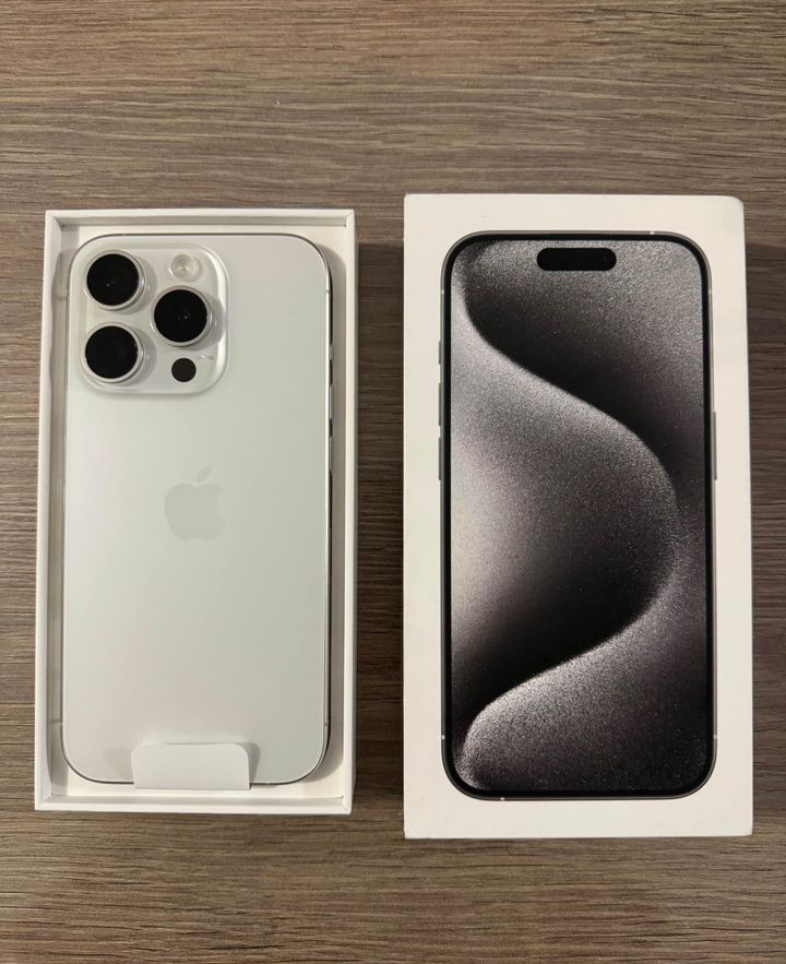 iPhone 15 Pro Max Tout d'origine