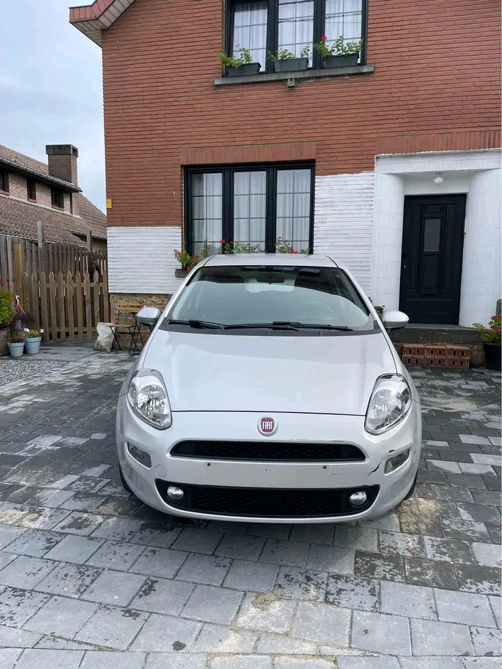 FIAT PUNTO - Miniature 6