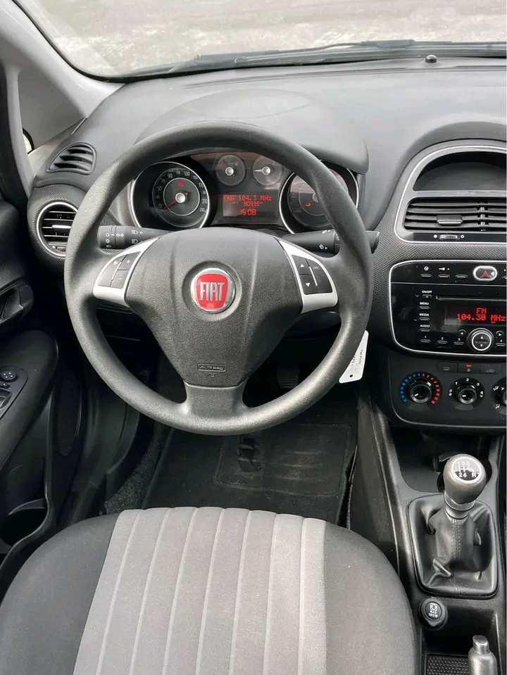 FIAT PUNTO - Miniature 7