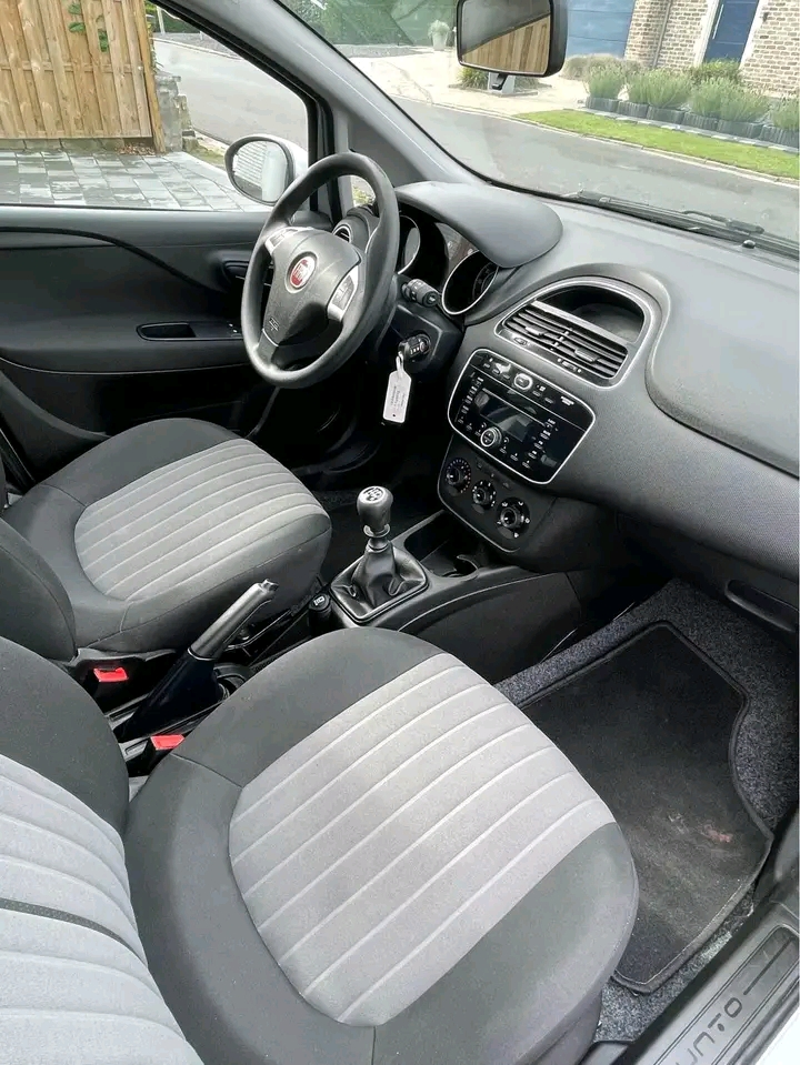 FIAT PUNTO - Miniature 5