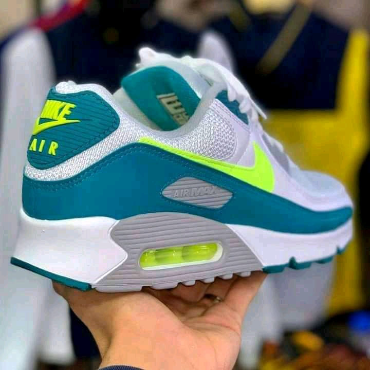 Chaussures pour enfants et grands