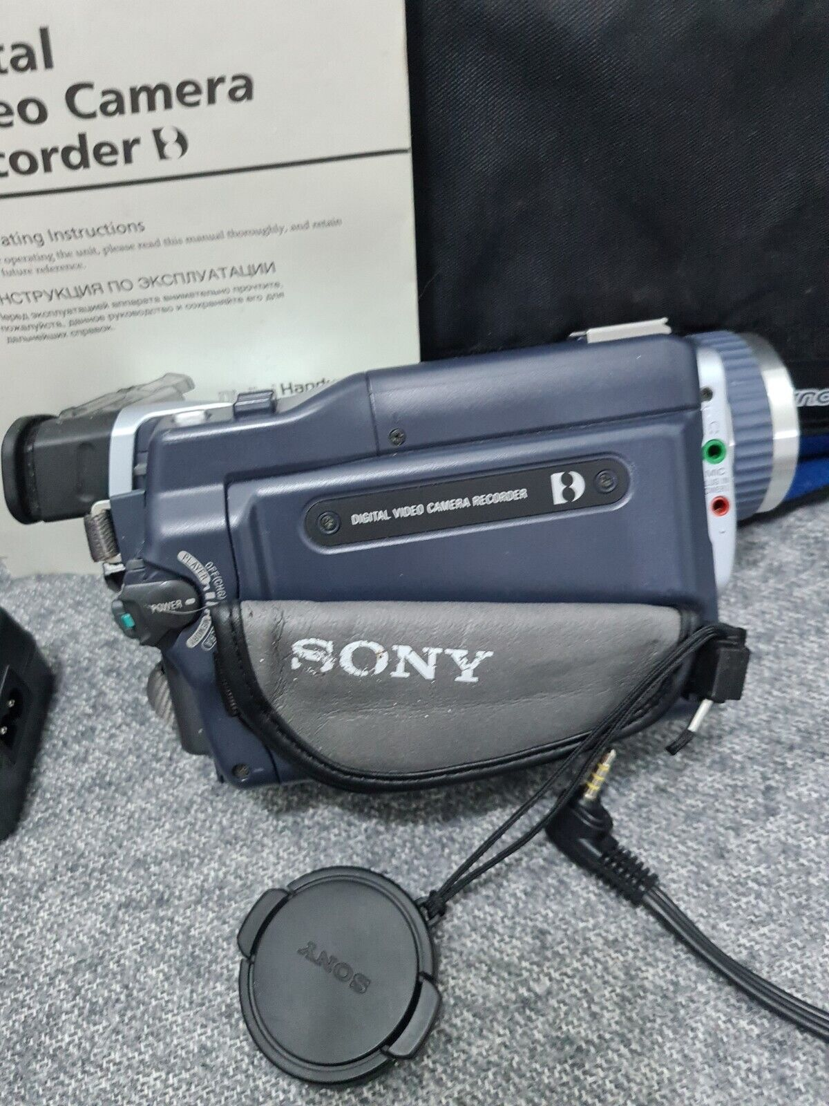 SONY HANDYCAM DCR-TRV325E CAMÉSCOPE HI8 / 8MM / DIGITAL 8 VIDEO-8 VIDEO CAMERA.