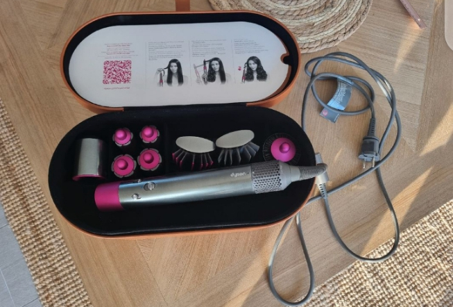Dyson airwrap - Miniature 3