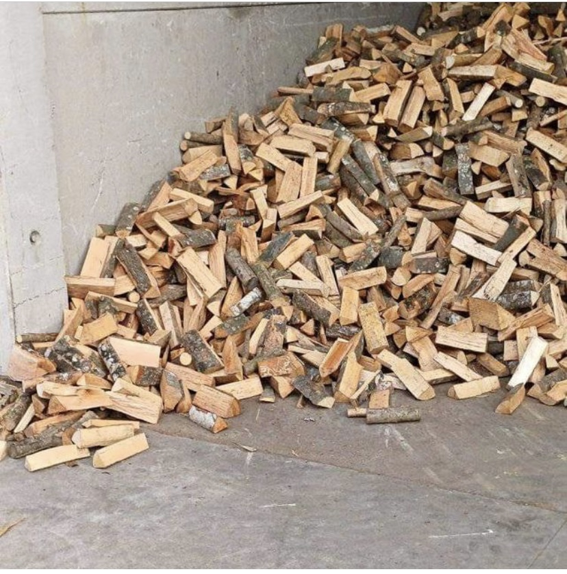 Bois de chauffage bien sec en stock disponible
