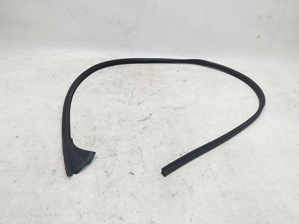 Joint de moulure de porte supérieure gauche Tesla modèle Y  1497677-00-C